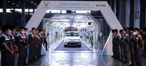 VinFast запускает поставки электромобиля VF e34 клиентам во Вьетнаме