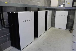 В Tesla намекают на перевод в будущем всех накопителей энергии на LFP
