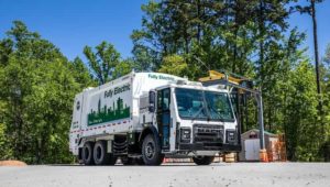 Компания EcoCycle будет эксплуатировать первый электрический компостный грузовик Mack LR