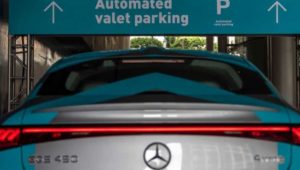 Автоматизированный парковщик с системой Intelligent Park Pilot от Mercedes