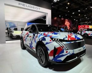 Stellantis представили Peugeot e-3008