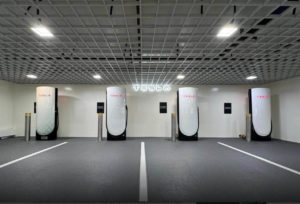 Первая станция Supercharger открылась в Индии