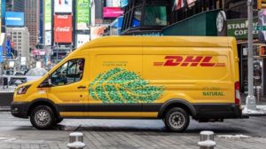 DHL к 2030 году электрифицирует свой парк автомобилей на 66%