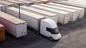 Компания Einride закупает 500 грузовиков Tesla Semi
