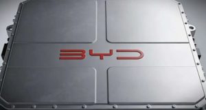 Специалисты BYD предлагают погружать аккумуляторные элементы в охлаждающий раствор